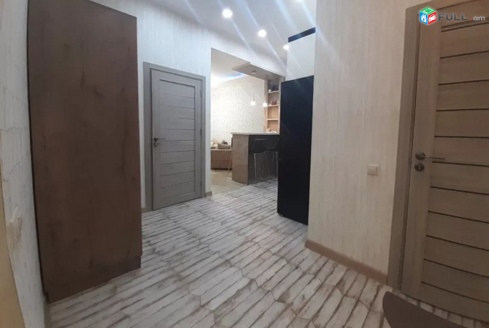 AK4721  Վարձով է տրվում 3 սենյականոց  բնակարան նորակառույց շենքում Եկմալյան փողոցում