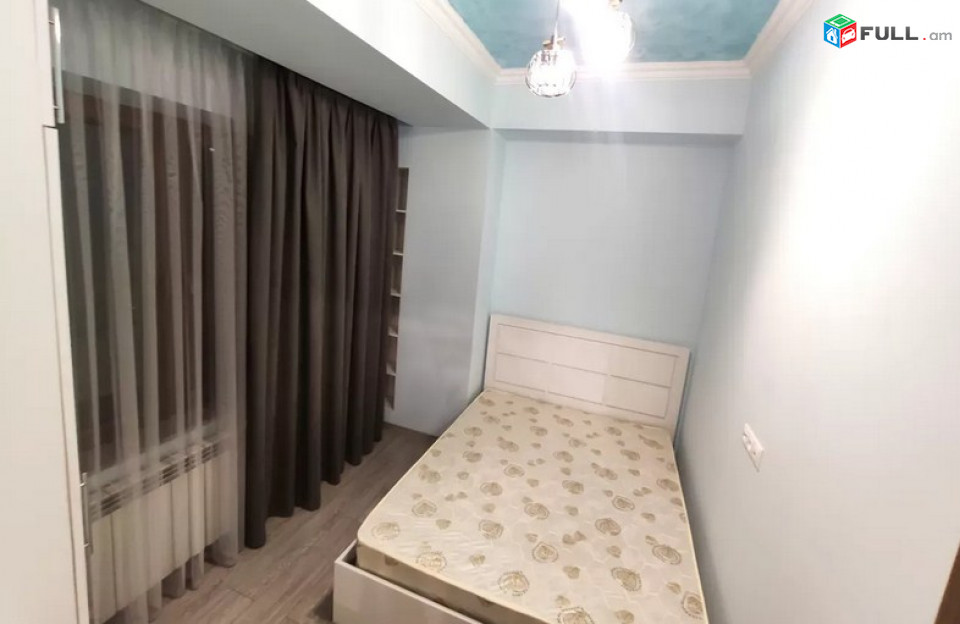 AK8095  Վարձով 3 սենյականոց բնակարան Արամ Խաչատրյանի փողոցում նորակառույց շենքում