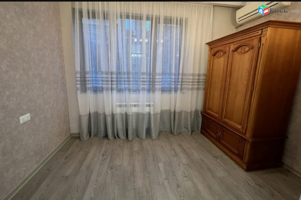AK9013  Վարձով 3 սենյականոց բնակարան  Եղիշե Չարենցի փողոցում
