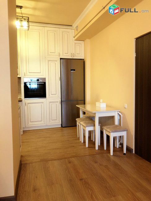 AK9018 Վարձով 3 սենյականոց բնակարան   նորակառույց շենքում  Արգիշտի փողոցում