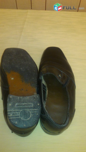 Երևանում վաճառվում է կոշիկ հագած 43 ռազմեռի կաշի 2000 դրամ