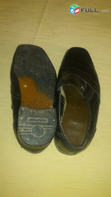 Երևանում վաճառվում է կոշիկ հագած 43 ռազմեռի կաշի 2000 դրամ