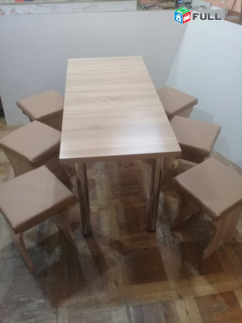 Խոհանոցի սեղան աթոռներով 