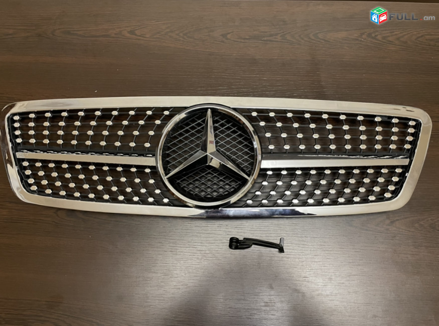 Mercedes Benz w203 առջեւի վանդակաճաղ տարբերանշանով / Mercedes Benz w203 front grille