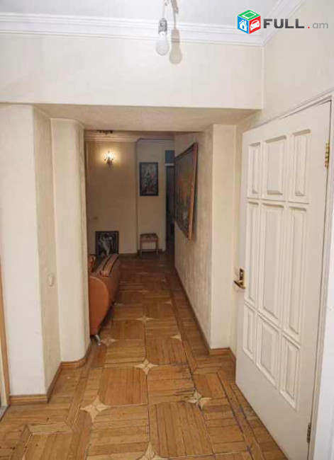 3 սենյականոց բնակարան Սայաթ-Նովայի պողոտայում, 89 ք.մ., 10/12 հարկ, կապիտալ վերանորոգված