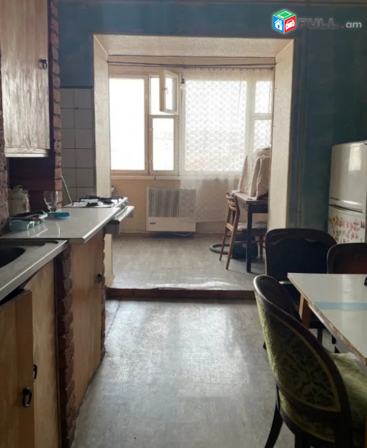1 սենյականոց բնակարան Դերենիկ Դեմիրճյանի փողոցում, 46 ք.մ., քարե շենք