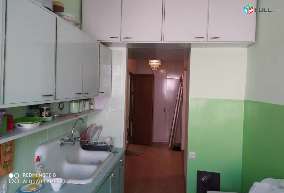 2 սենյականոց բնակարան Գյուլբենկյան փողոցում, 53 ք.մ., մասնակի վերանորոգում, քարե շենք