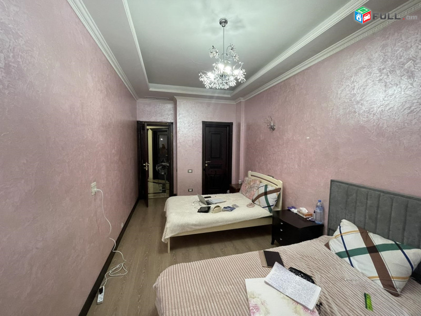 5 սենյականոց բնակարան նորակառույց շենքում Ամիրյան փողոցում, 220 ք.մ., 3+ սանհանգույց