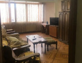 3 սենյականոց բնակարան Մանթաշյանի փողոցում, 78 ք.մ., նախավերջին հարկ, քարե շենք