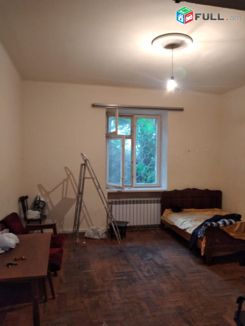 Վաճառվում է 2 սենյականոց բնակարան Աղբյուր Սերոբ հասցեում