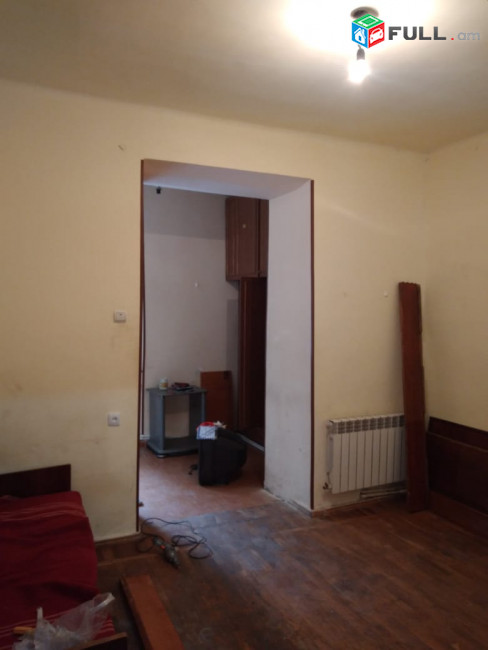 Վաճառվում է 2 սենյականոց բնակարան Աղբյուր Սերոբ հասցեում