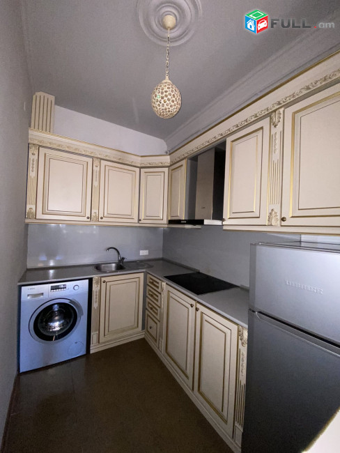 AV0064 Վարձով է տրվում 3 սենյականոց բնակարան Սայաթ-Նովայի փողոցում