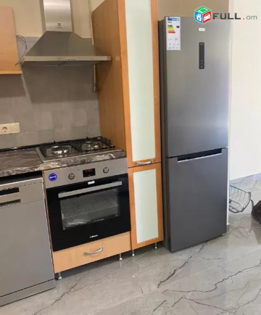 AV0100 Վարձով է տրվում 3 սենյականոց բնակարան Վերին Անտառային փողոցում