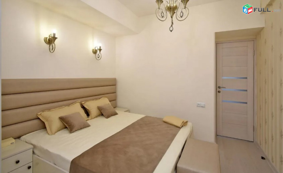 AV0217 Օրավարձով է տրվում 3 սենյականոց բնակարան Եզնիկ Կողբացու փողոցում