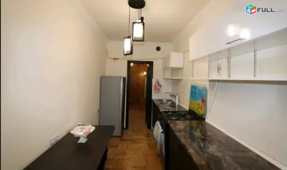 AV0236 Վարձով է տրվում 3 սենյականոց բնակարան Երվանդ Քոչարի փողոցում