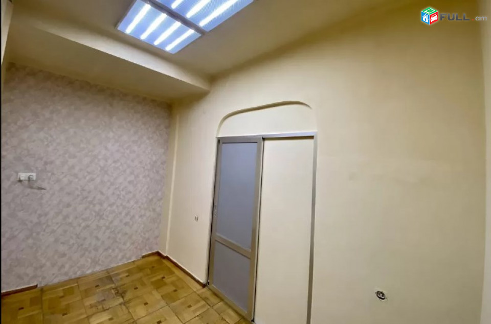 AV0265 Վարձով է տրվում 3 սենյականոց բնակարան Քաջազնունի փողոցում