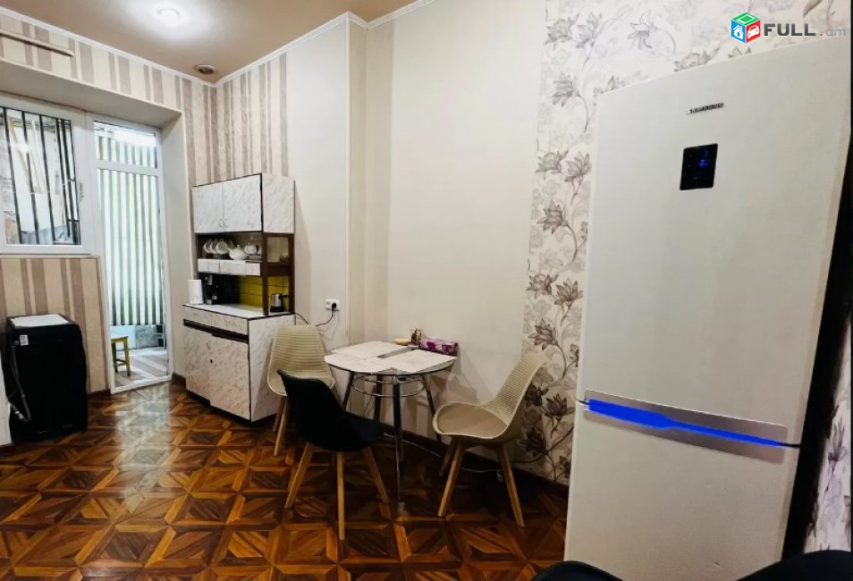 AV0540 Վարձով է տրվում 4 սենյականոց բնակարան Մոսկովյան փողոցում