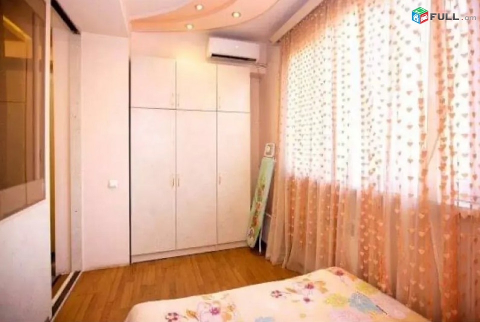AV0788 Վարձով է տրվում 3 սենյականոց բնակարան Եզնիկ Կողբացու փողոցում