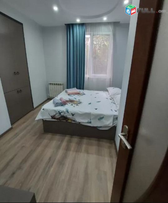 AV0811 Վարձով է տրվում 2 սենյականոց բնակարան Եզնիկ Կողբացու փողոցում