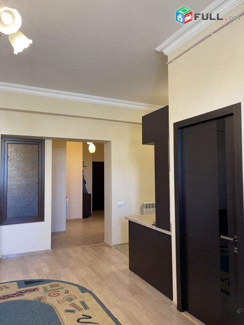 AV0900 Վարձով է տրվում 3 սենյականոց բնակարան Անաստաս Միկոյանի փողոցում
