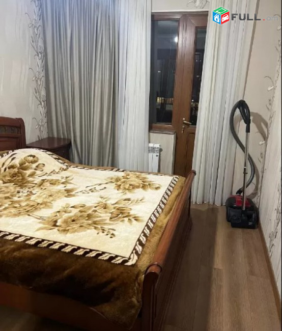 AV0921 Վարձով է տրվում 4 սենյականոց բնակարան Նազարեթ Սուրենյանի փողոցում