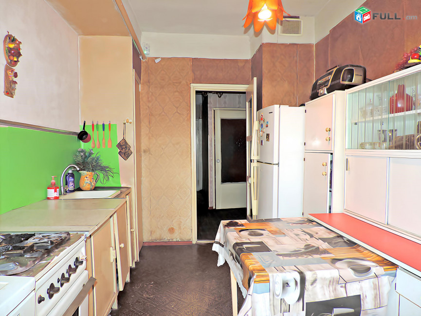 Վաճառվում է 3 սենյականոց բնակարան Կենտրոնում, Դ.Դեմիրճյան փողոցում, 96 ք.մ
