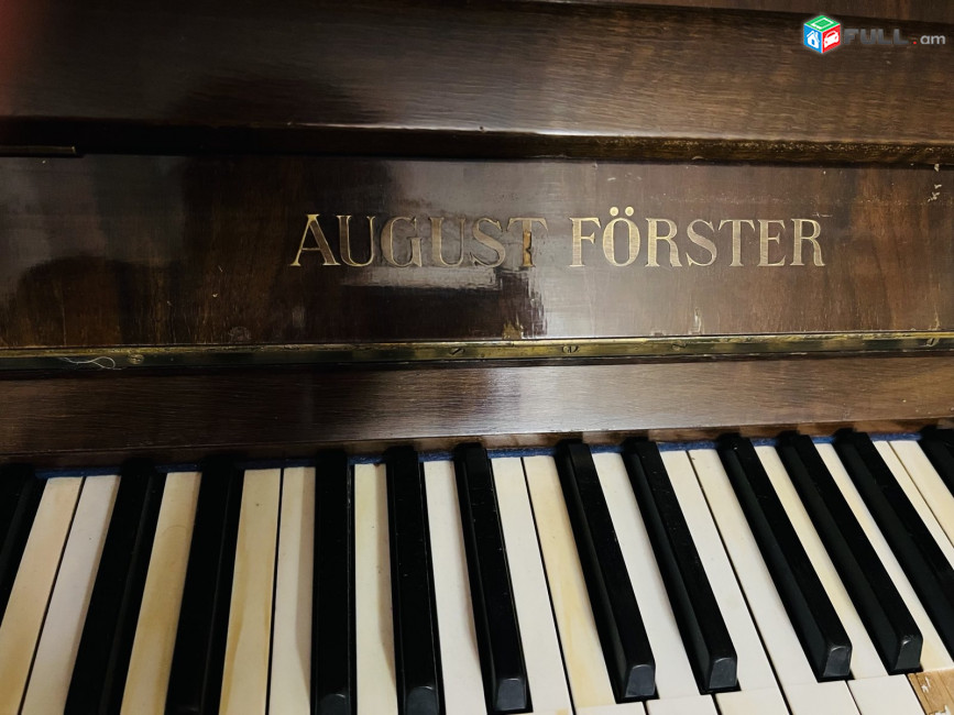 Концертное пианино August Förster с подписью J. Grosspietsch Breslau