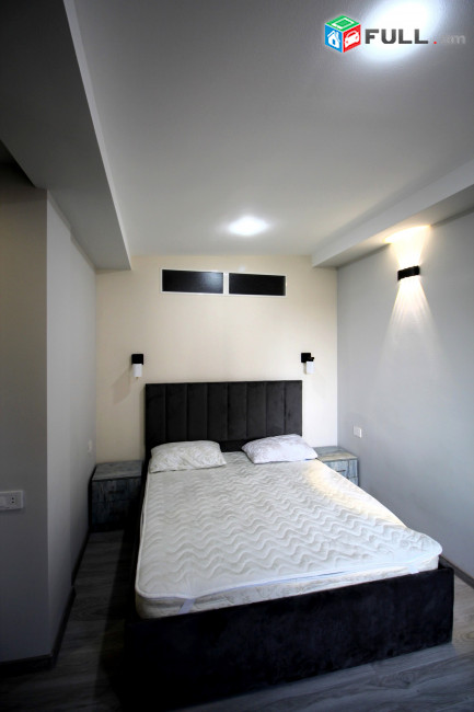 Վաճառվում է 3 սենյականոց կապիտալ վերանորոգված բնակարան Փոքր Կենտրոնում, Աբովյան փողոցում, նորակառույց շենք, 82 ք.մ