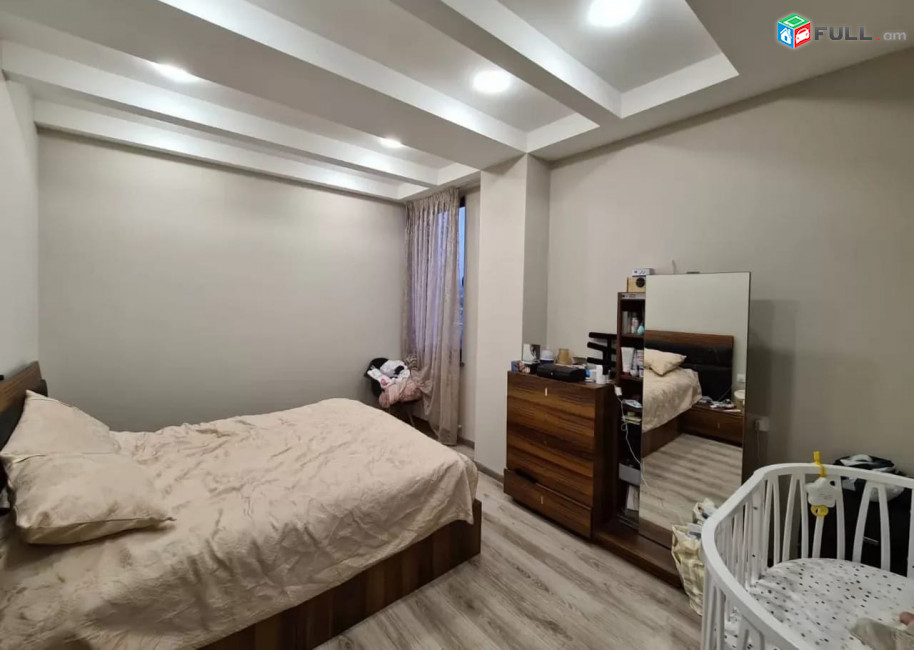 Վաճառվում է 4 սենյականոց բնակարան Արաբկիր 25-րդ փողոցում: