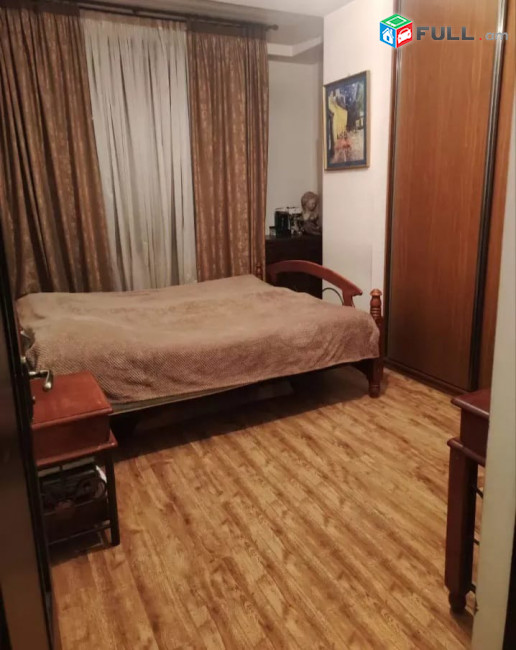 Վաճառվում է 3 սենյականոց բնակարան Երազ Բնակելի Թաղամասում:
