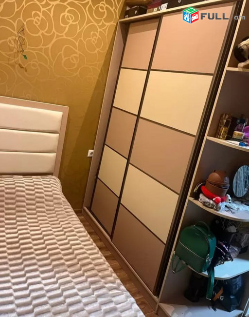 Վաճառվում է 3 սենյականոց բնակարան Կոմիտասի Պողոտայում: