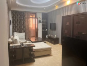 Վաճառվում է 3 սենյականոց բնակարան Կոմիտասի Պողոտայում: