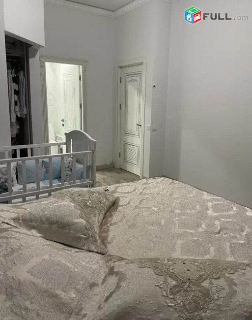 4 սենյականոց բնակարան նորակառույց շենքում Նիկողայոս Ադոնցի փողոցում, 123 ք.մ., 2 սանհանգույց