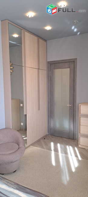 Сдается в аренду на длительный срок 3-комнатная элитарная квартира в новостройке в Ереване 