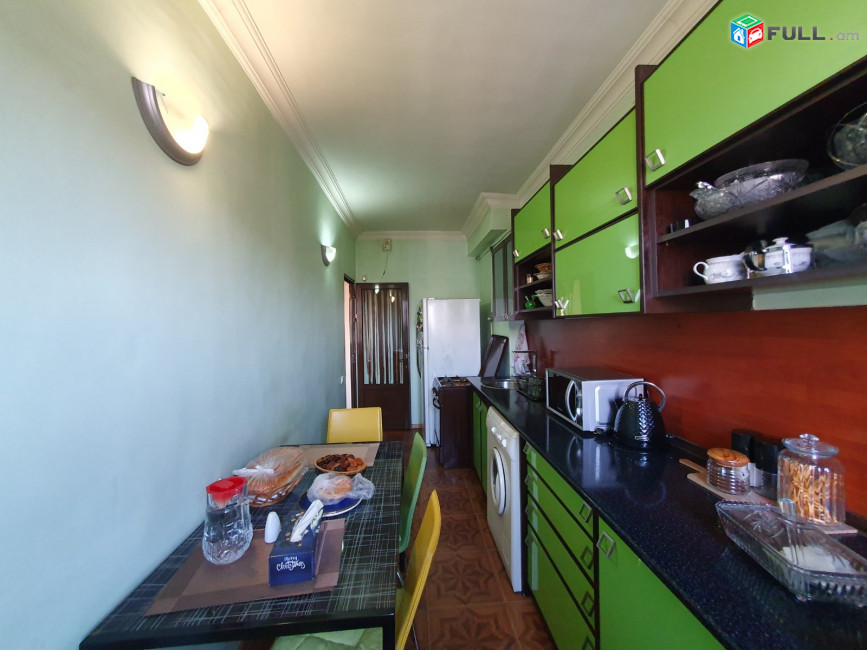Վաճառվում է 3 սենյականոց կապիտալ վերանորոված բնակարան