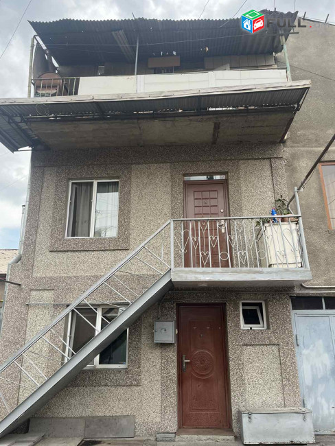 Երեք հարկանի քարե տուն Ղարիբջանյանի փողոցում Շենգավիթում, 210 ք.մ., 2 սանհանգույց