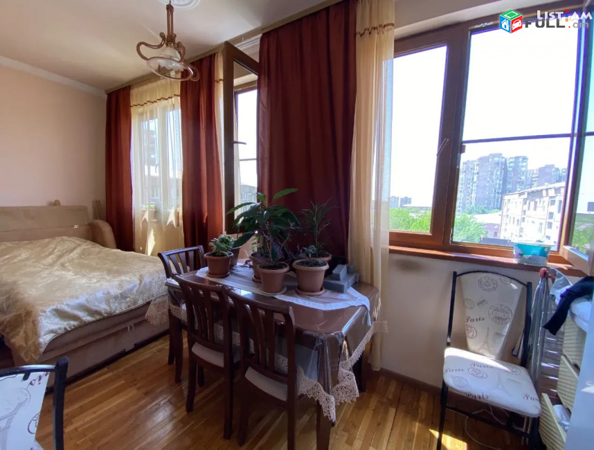 1 սենյականոց բնակարան Մազմանյան փողոցում, 42 ք.մ., կապիտալ վերանորոգված, քարե շեն