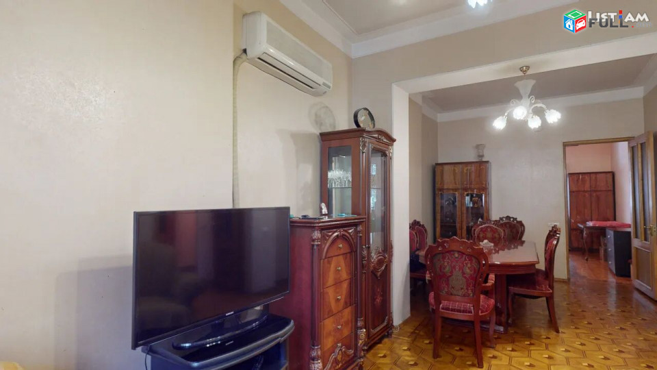 3 սենյականոց բնակարան Հակոբ Պարոնյանի փողոցում, 93 ք.մ., բարձր առաստաղներ, նախավերջին հարկ