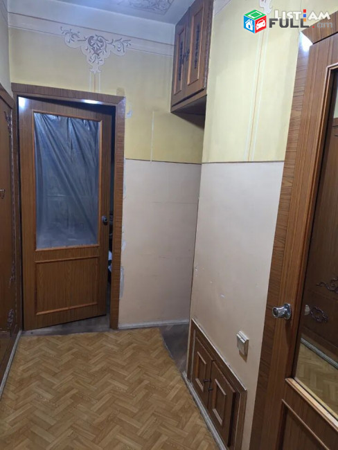 2 սենյականոց բնակարան Թոթովենցի փողոցում, 63 ք.մ., նախավերջին հարկ, քարե շենք