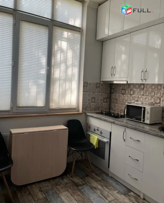 IN0063  Վարձով 3 սենյականոց բնակարան  Եղիշե Չարենցի փողոցում