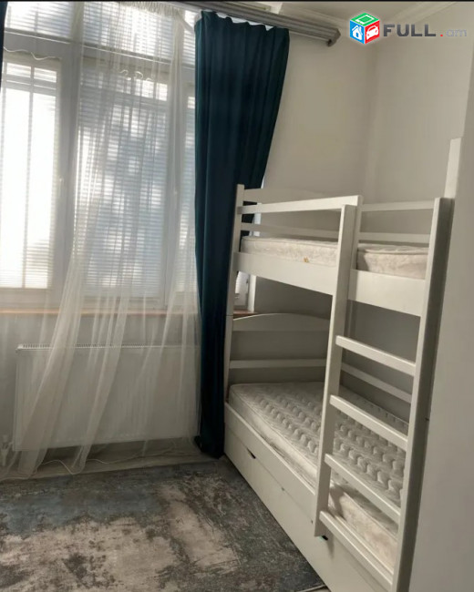 IN0063  Վարձով 3 սենյականոց բնակարան  Եղիշե Չարենցի փողոցում