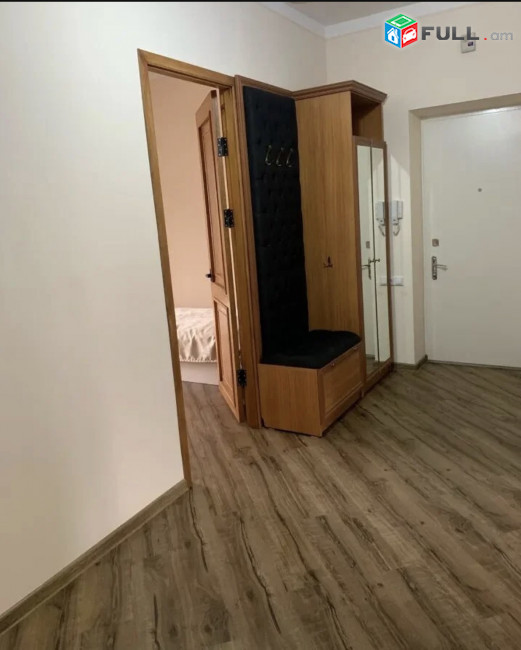 IN0133 Վարձով 3 սենյականոց բնակարան Եղիշե Չարենցի փողոցում