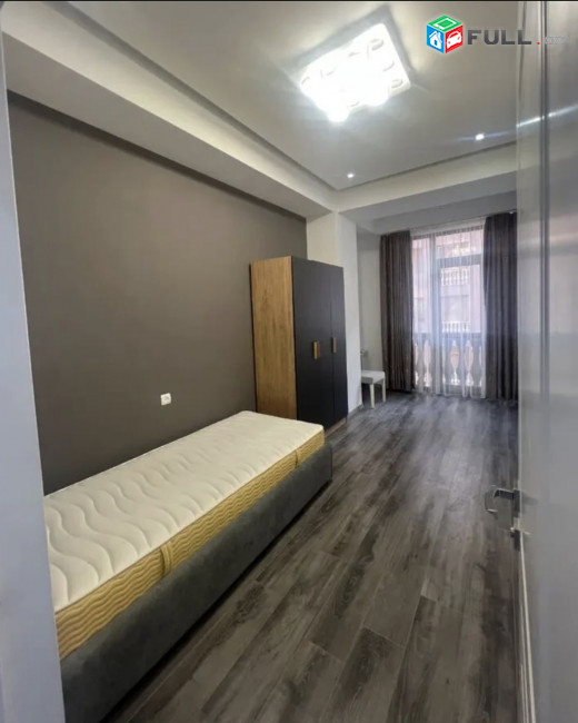 IN0219 Վարձով 4 սենյականոց բնակարան նորակառույց շենքում Ադոնցի փողոցում 