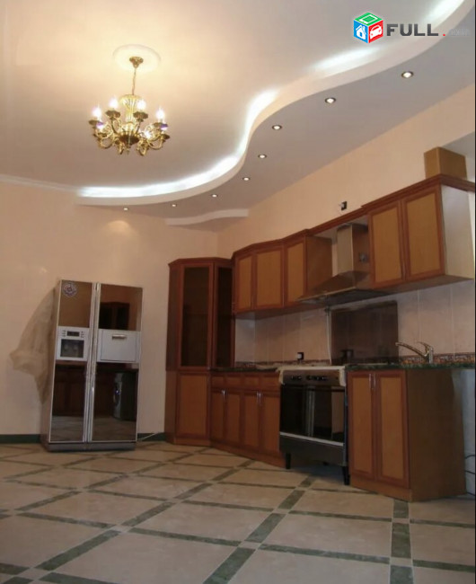 IN0221 Երեք հարկանի քարե տուն Մանուշյան փողոցում Արաբկիրում, 420 ք.մ., 3+ սանհանգույց, կապիտալ վերանորոգված