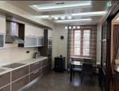 IN0452 Ընդարձակ 3 սենյականոց բնակարան նորակառույց շենքում կենտրոնում Վարդանանց փողոցում