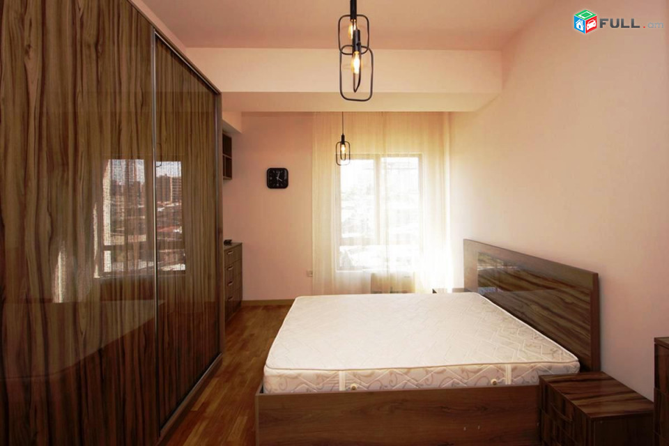 IN0585 Վարձով 3 սենյականոց բնակարան նորակառույց շենքում Լեոի փողոցում