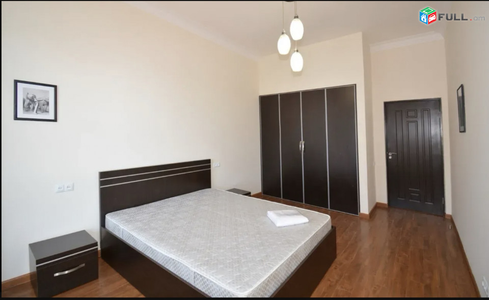 IN0607 Վարձով 4 սենյականոց բնակարան նորակառույց շենքում Արամի փողոցում