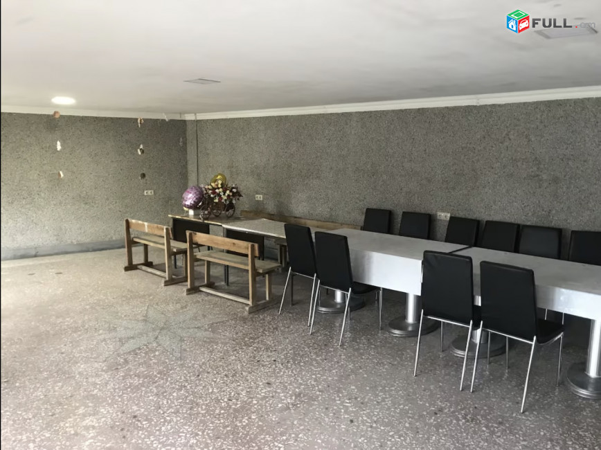 IN0672  Երեք հարկանի քարե տուն Արմենակ Արմենակյան փողոցում Նորք Մարաշում