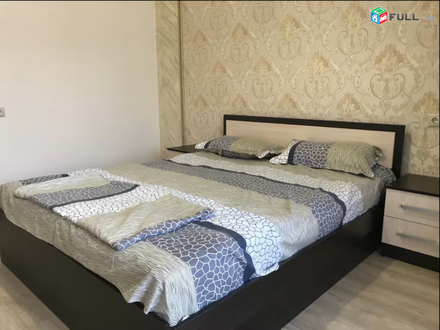 IN0672  Երեք հարկանի քարե տուն Արմենակ Արմենակյան փողոցում Նորք Մարաշում