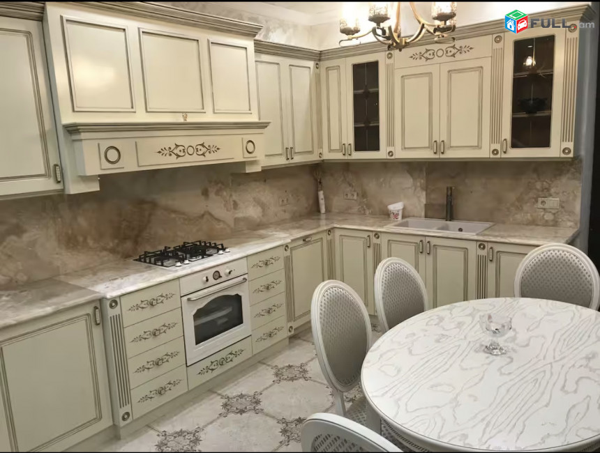 IN0672  Երեք հարկանի քարե տուն Արմենակ Արմենակյան փողոցում Նորք Մարաշում